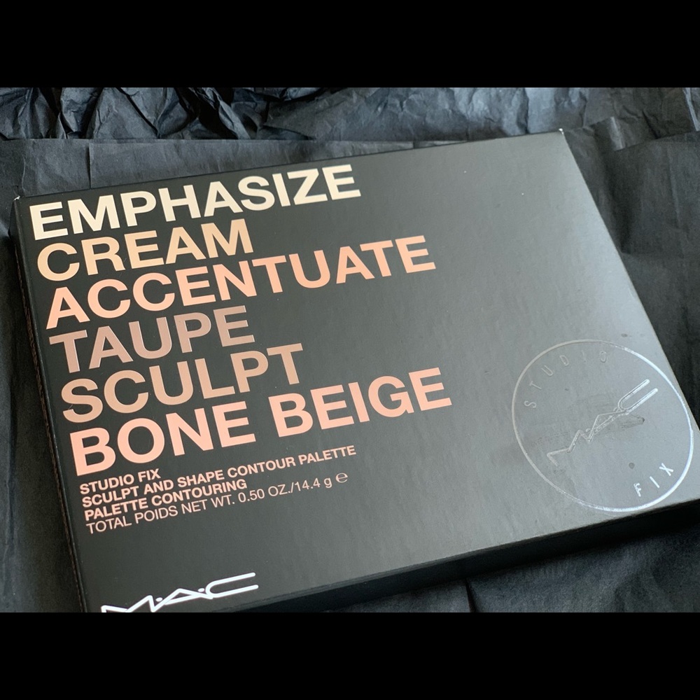 Mac cosmetics contour kit (light color).